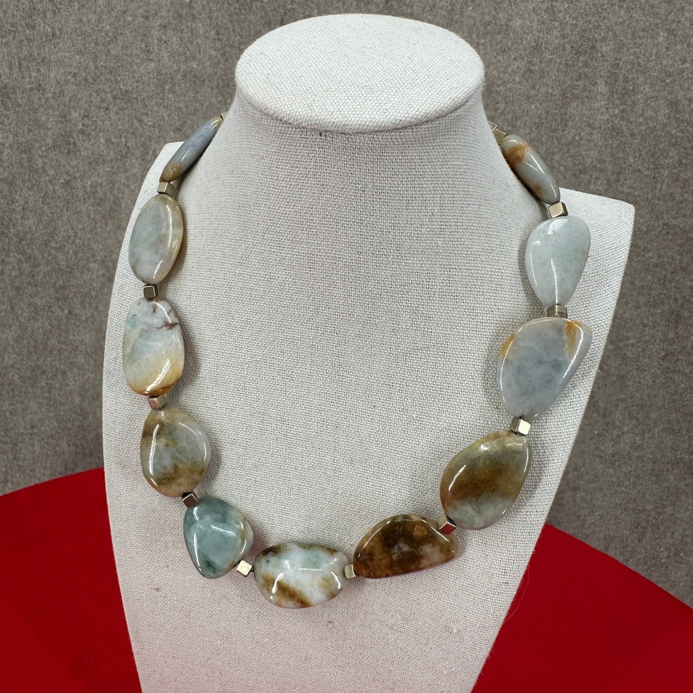 VTG Natural Bermese Stone Pebble Statement Necklace Gold Tone Leaf Clasp Celadon